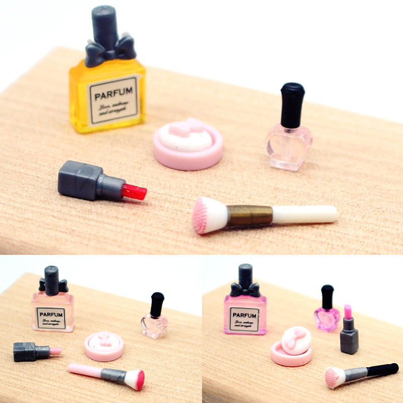 Blush Brush Kabuki - 1 zestaw miniaturowych akcesoriów do domku