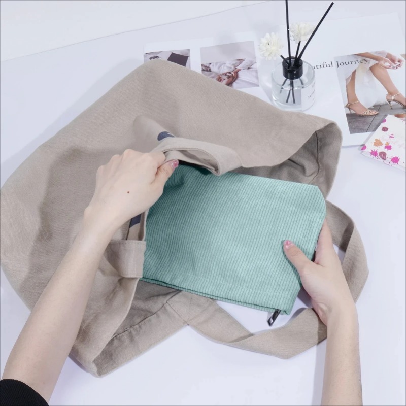 Kosmetyczka podróżna z sztruks – Beauty Makeup Women recenzja i cena